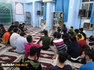 نشست حلقه های صالحین با موضوع جنگ دریا و نبرد مستقیم با آمریکا