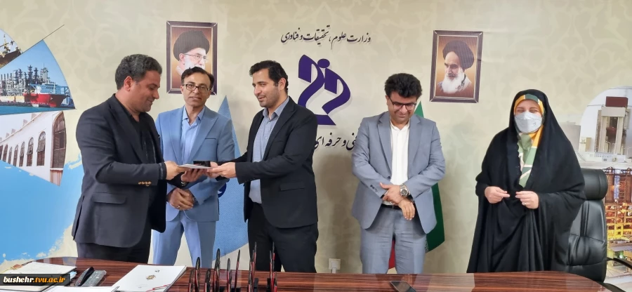 به همت معاونت آموزش، پژوهش و فناوری؛
مراسم اختتامیه هفته پژوهش و فناوری دانشگاه فنی و حرفه ای استان بوشهر برگزار شد 6