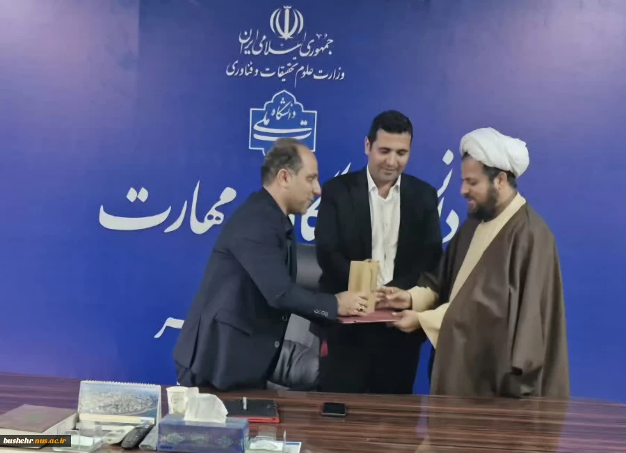 به مناسبت روز وحدت حوزه و دانشگاه؛
تقدیر از امام جماعت آموزشکده ملی مهارت پسران بوشهر 3