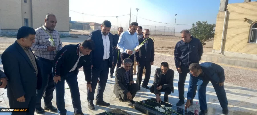 غبارروبی قبور مطهر شهدای گمنام آموزشکده ملی مهارت امام خامنه ای بوشهر به مناسبت فرا رسیدن دهه مبارک فجر 4