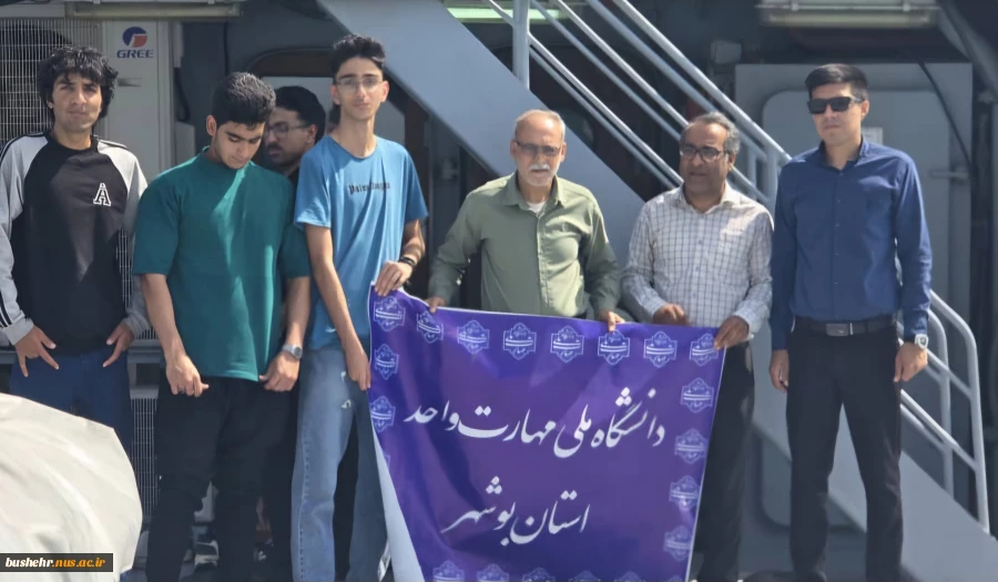 به مناسبت روز ملی خلیج فارس؛
بازدید دانشجویان آموزشکده ملی مهارت امام خامنه ای بوشهر از منطقه دوم نیروی دریایی سپاه بوشهر  4