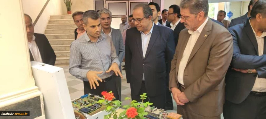بازدید رئیس دانشگاه ملی مهارت کشور از نمایشگاه دستاوردهای دانشجویی آموزشکده‌های استان بوشهر 3