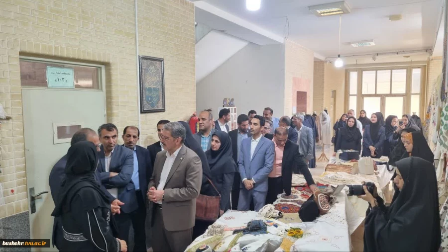 بازدید رئیس دانشگاه ملی مهارت کشور از نمایشگاه دستاوردهای دانشجویی آموزشکده‌های استان بوشهر 5