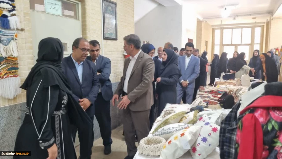 بازدید رئیس دانشگاه ملی مهارت کشور از نمایشگاه دستاوردهای دانشجویی آموزشکده‌های استان بوشهر 6