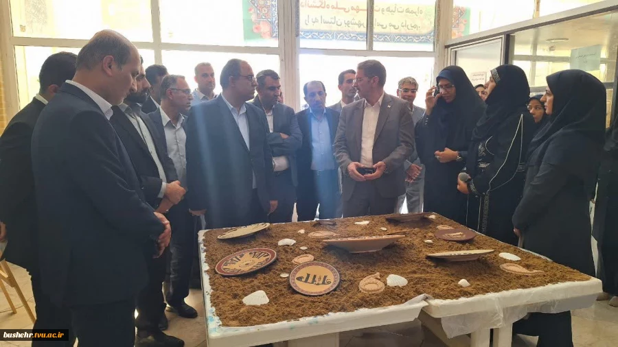 بازدید رئیس دانشگاه ملی مهارت کشور از نمایشگاه دستاوردهای دانشجویی آموزشکده‌های استان بوشهر 7