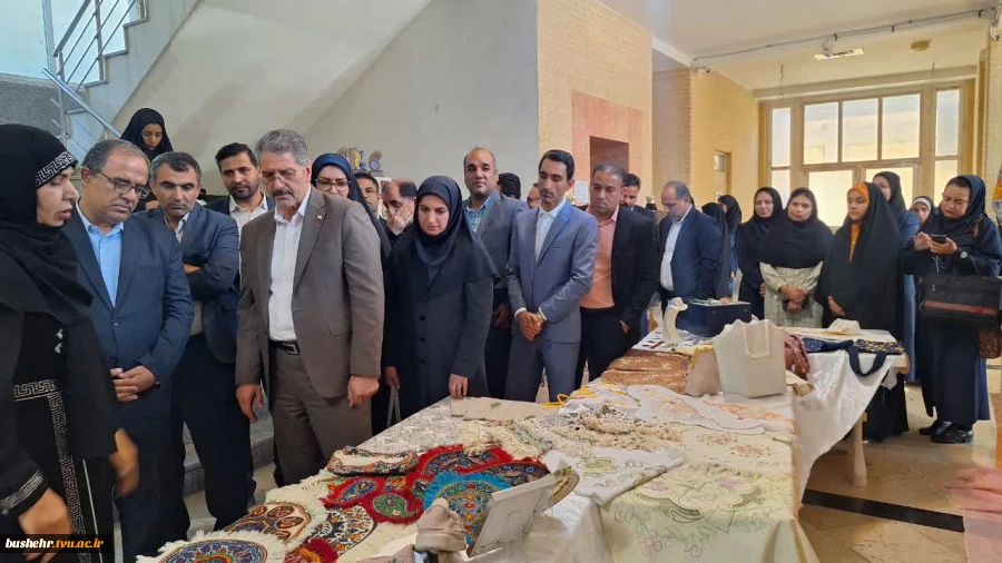 بازدید رئیس دانشگاه ملی مهارت کشور از نمایشگاه دستاوردهای دانشجویی آموزشکده‌های استان بوشهر 9