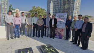 آغاز هفته بسیج با عطرافشانی و زیارت قبور مطهر شهدا 3