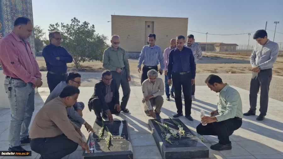 آغاز هفته بسیج با عطرافشانی و زیارت قبور مطهر شهدا 4