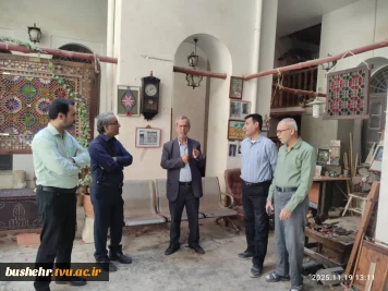 بازدید کارکنان آموزشکده امام خامنه‌ای بوشهر از عمارت تاریخی طبیب