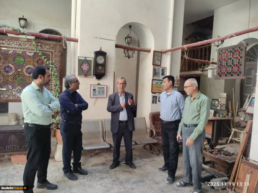 بازدید کارکنان آموزشکده امام خامنه‌ای بوشهر از عمارت تاریخی طبیب 2