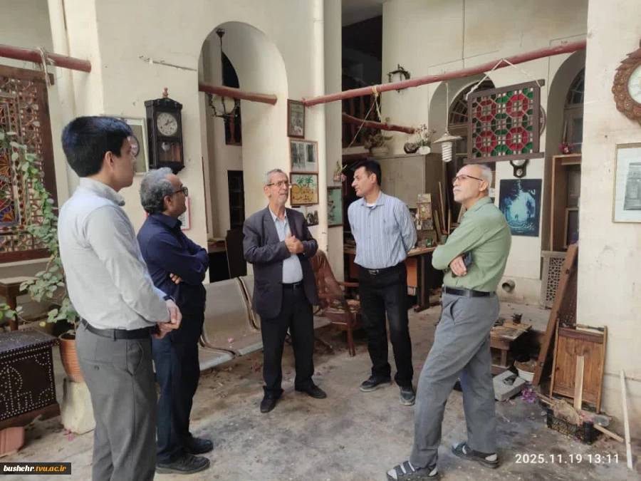 بازدید کارکنان آموزشکده امام خامنه‌ای بوشهر از عمارت تاریخی طبیب 3