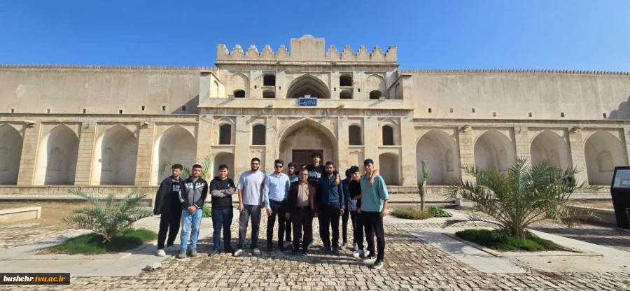 بازدید علمی دانشجویان از اثر جهانی دژ برازجان به همت انجمن علمی کامپیوتر 2